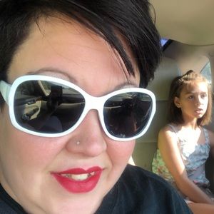 Meet your Posher, Nickie